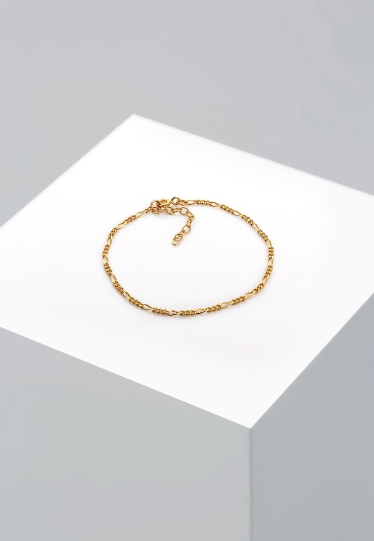 Bracelet en chaîne dorée avec des maillons torsadés, doté d'un fermoir à ressort et d'une section de chaîne ajustable pour varier la taille. Texture lisse et finition brillante.