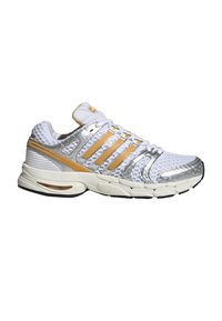 Chaussure de course blanche et argentée avec des accents jaunes, tige en maille respirante, semelle rembourrée et design à lacets.