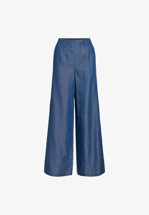 Wijde blauwe denim broek met hoge taille, riemlussen en geen zichtbare zakken, getoond tegen een witte achtergrond.