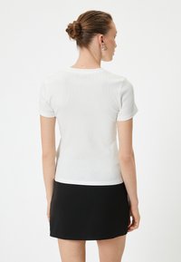 Koton - T-shirt z nadrukiem