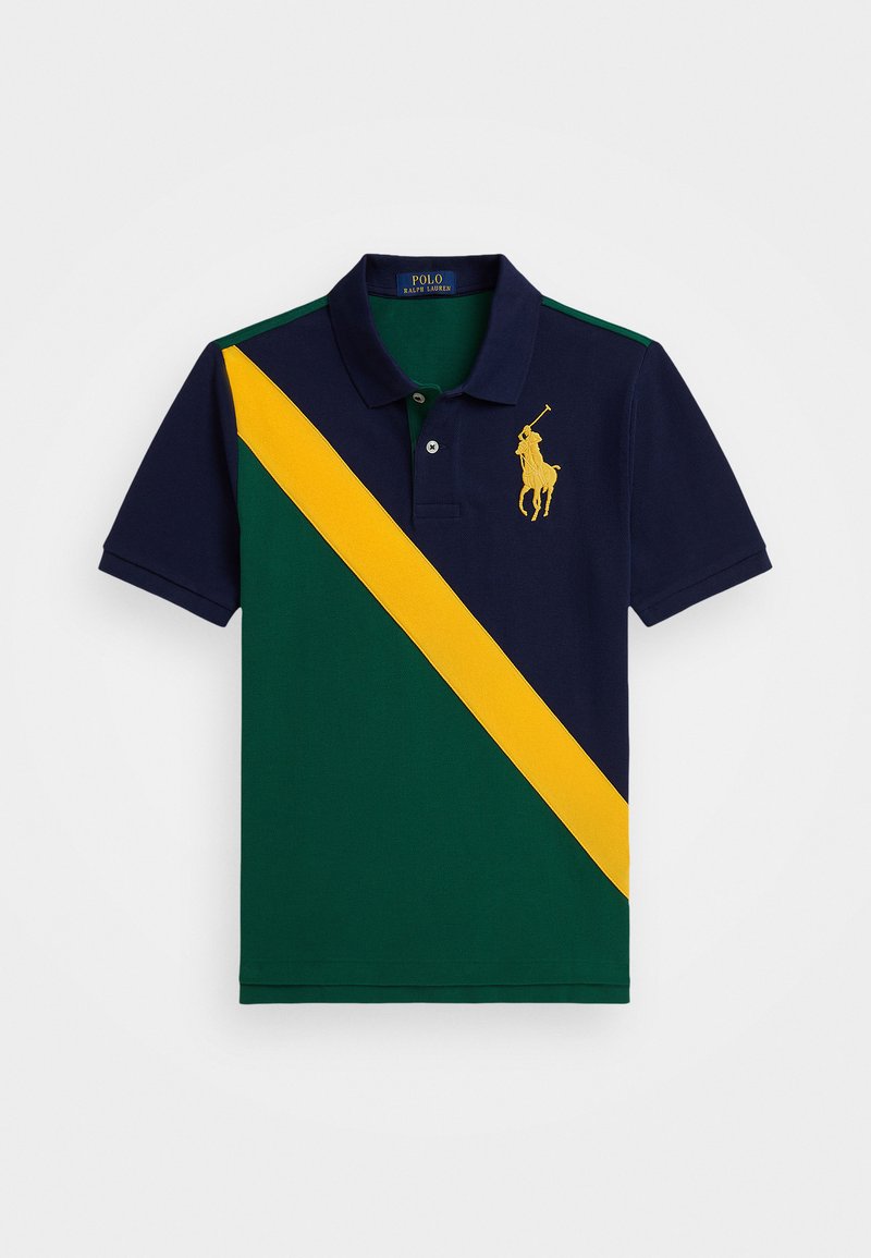 Camisa polo em azul marinho e verde com faixa diagonal amarela, com colarinho de duas casas, e logótipo bordado no peito. Feita de tecido de mistura de algodão.