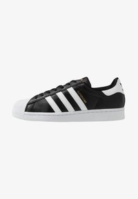 Selecionado, core black/footwear white/gold metallic