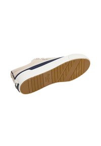 Sneaker in tela beige con accenti blu navy, suola in gomma bianca e suola esterna in marrone testurizzato con linee diagonali e dettagli di branding.