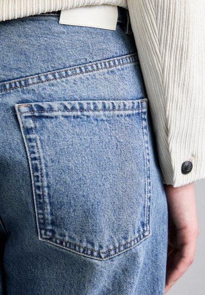 DL1961 TAYLOR BARREL ULTRA HIGH RISE ANKLE - Jeans relaxed fit - endless sea