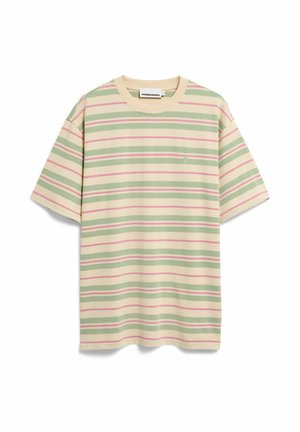Übergroßes T-Shirt mit kurzen Ärmeln, beige Grundfarbe, horizontalen grünen und pinken Streifen und kleinem gesticktem Logo auf der Brust.