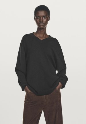 Massimo Dutti OVERSIZE CASHMERE V-NECK - Stickad tröja - black