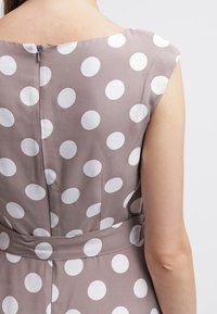 Wallis Vestido informal - taupe