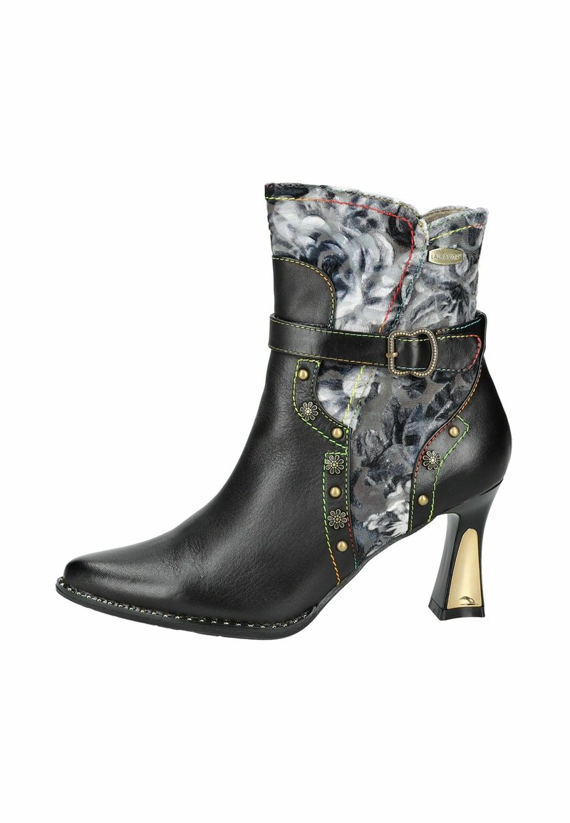 Stivale in pelle nera alla caviglia con tomaia in tessuto decorato, impreziosito da cuciture colorate e dettagli metallici. Presenta un tacco sottile e una fibbia decorativa.