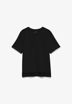 Zwart kortarmig shirt met ronde halslijn en decoratieve gegolfde kanten afwerking langs de zoom.