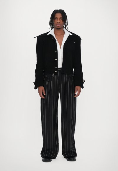 Palomo PINSTRIPED CRUISING TAILORED TROUSERS UNISEX - Pantaloni - black