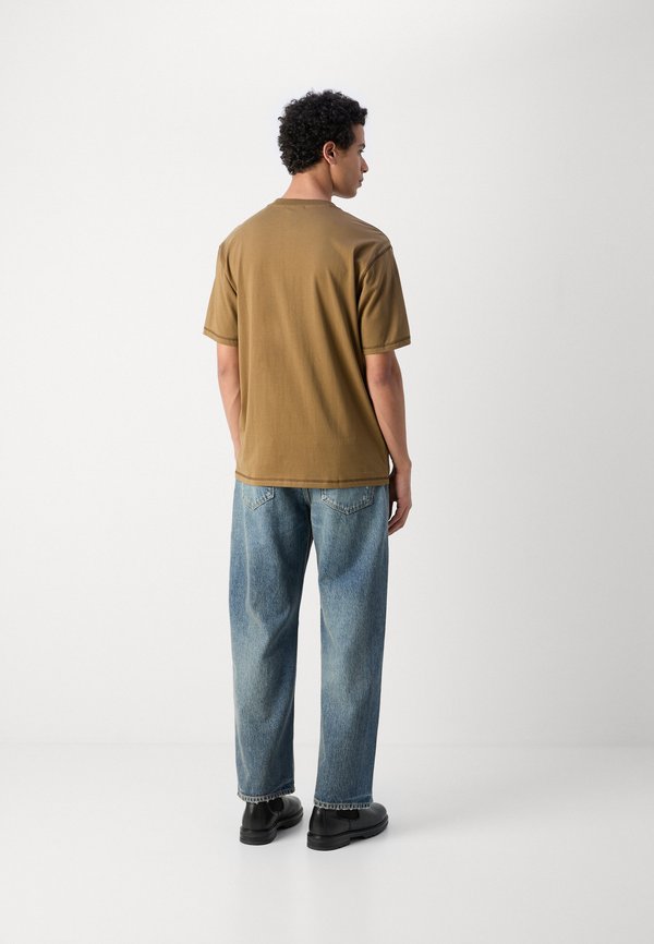 SEASONAL CORE FRONT CHEST LOGO - Basic T-shirt2