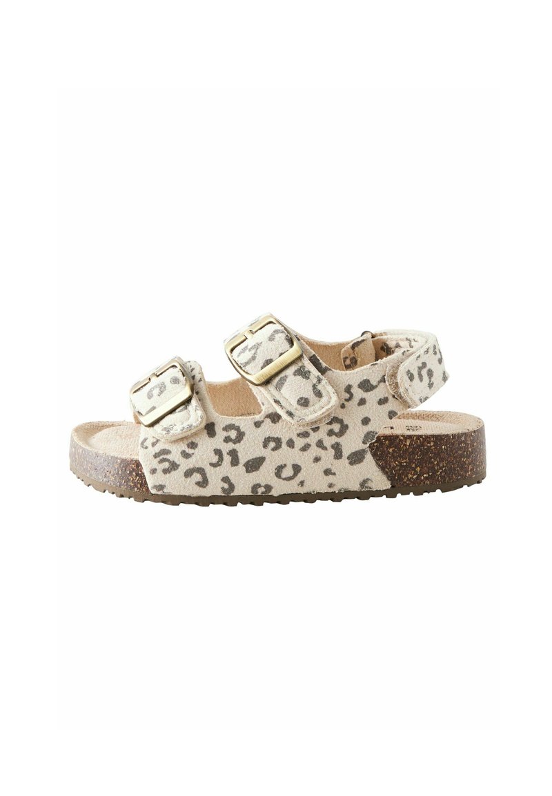 Lederimitat-Sandalen mit Leopardenmuster, zwei verstellbaren goldenen Schnallen, beigefarbenem Wildleder und einer strukturierten braunen Korksohle für Grip und Komfort.