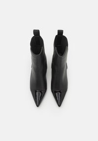 KARL LAGERFELD TETRA GORE BOOT - Kotníkové boty - black