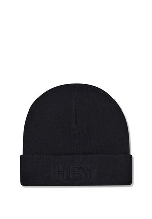 Bonnet en tricot noir avec un revers replié, arborant un "HEY" brodé à l'avant. Fabriqué en tissu doux et texturé.