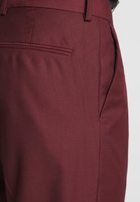 Isaac Dewhirst TUX - Κοστούμι - bordeaux