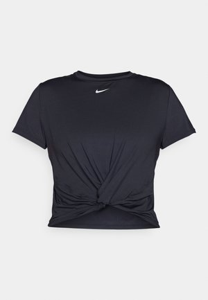 Mustmust musta sportlik T-särk, mis on valmistatud sujuvast kangast, millel on sõlmega esikülg ja väike valge Nike logo rinnal.