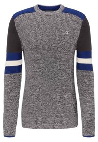 Pull tricoté gris et noir avec des accents bleus sur les épaules. Comprend des poignets rayés avec des motifs blancs et bleus. Col rond.
