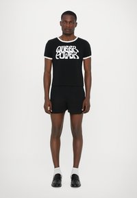 Ludovic de Saint Sernin QUEER POWER UNISEX - Apdrukāts T-krekls - black