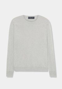 Světlý šedý svetr, kulatý výstřih, dlouhé rukávy, vyrobený z měkké látky, s žebrovanými manžetami a lemem, minimalistický design bez vzorů.