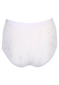 Ropa interior blanca con una tela suave y detalles de encaje floral a los lados, cinturilla suave y un diseño de cobertura completa.