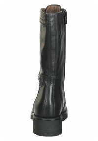 Botte noire en cuir haute jusqu'au genou avec fermeture éclair latérale, bout rond et détails texturés à l'arrière. Semelle en caoutchouc épaisse pour la stabilité.