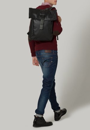 PUNCH 92 - Mochila - black