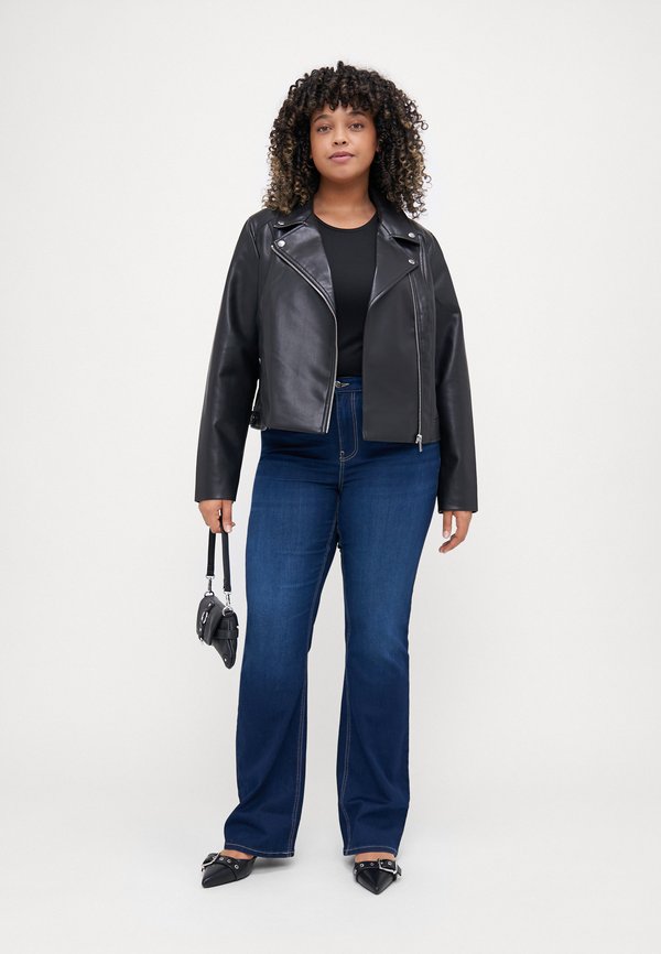 CARAUGSTA PUSH UP - Flared Jeans4