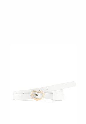 Weißer Ledergürtel mit einer goldfarbenen, herzförmigen Schnalle, versehen mit mehreren Einstelllöchern und einer Gürtelschlaufe.