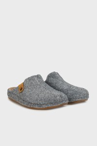 Grey felt clogs with a tan leather accent, rounded toe, and flexible rubber sole. Simple design, soft texture, and lightweight construction.