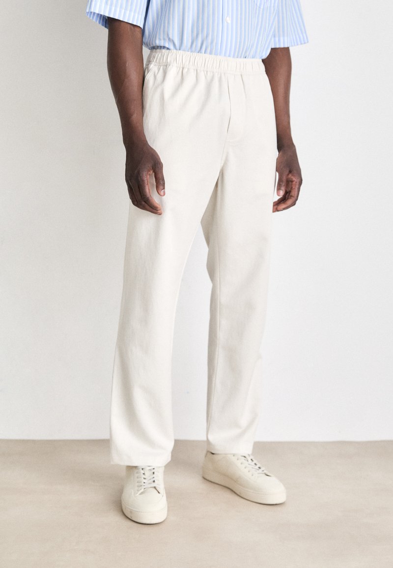 Samsøe Samsøe - JABARI TROUSERS  - Püksid - clear cream, Suurenda