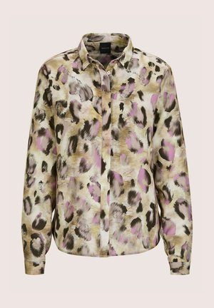 Langarm overhemd met een abstract panterprint in beige, zwart en paars op soepele stof.