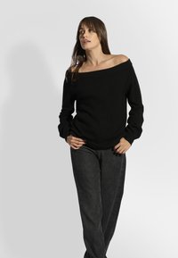 Unausgewählt, black