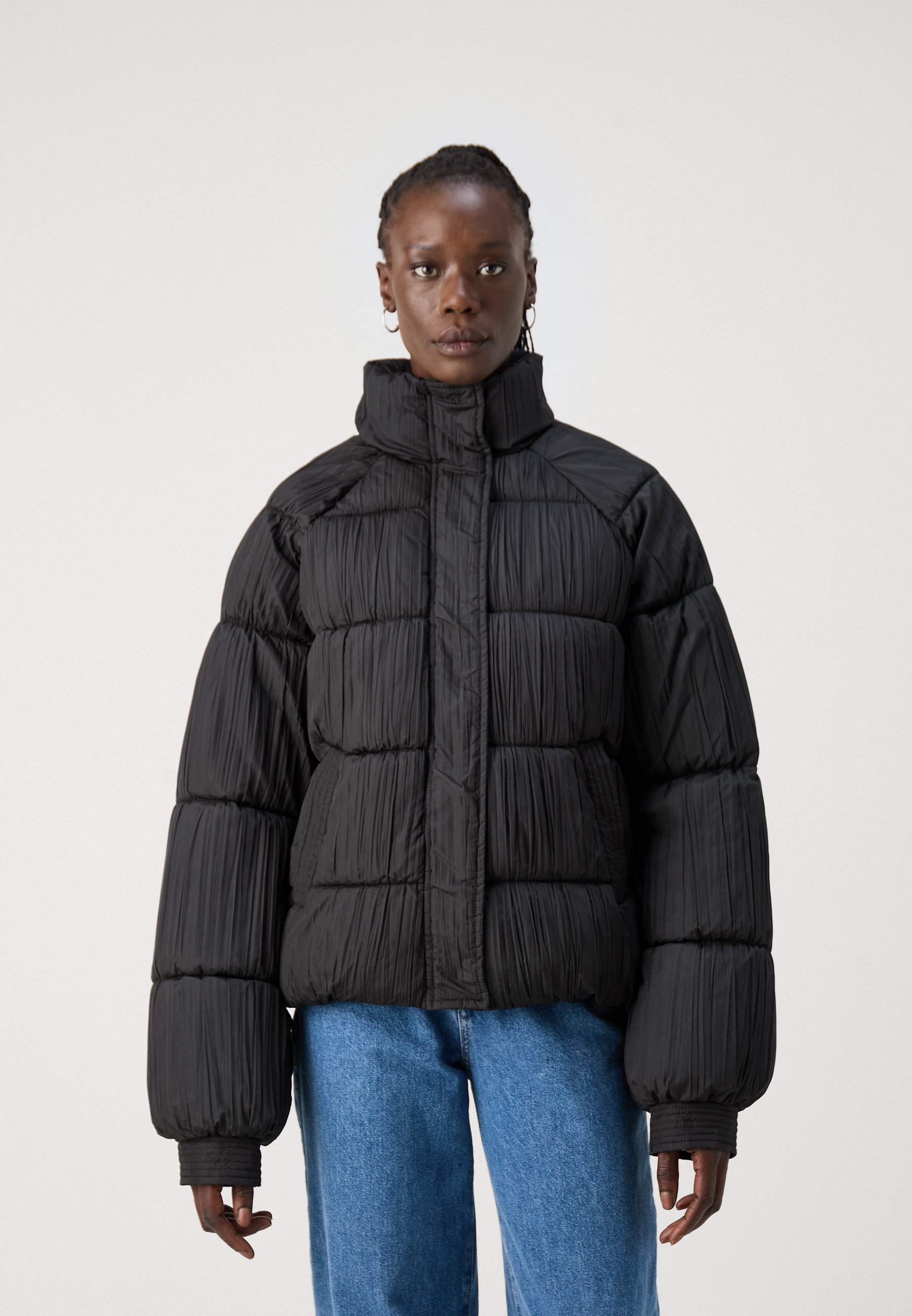 Vero Moda VMSIRI SHORT PARKA JACKET - Leichte Jacke - capers/dunkelgrün