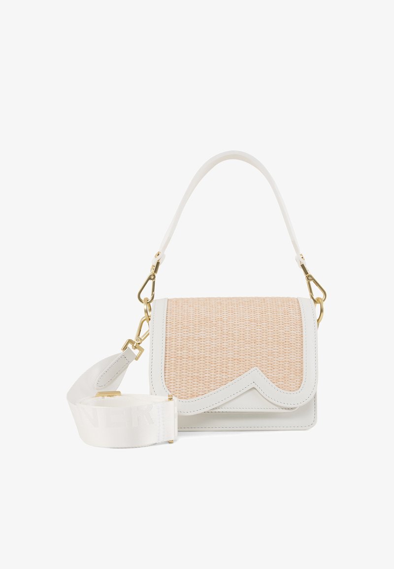 Tkaná béžová a bílá kožená crossbody taška s vlněným klopou, zlatými detaily a tkaným popruhem se vystouplým logem.