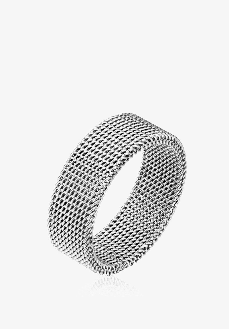 Sidabrinis tinklinis apyrankė, turinti pailgą, cilindrinę formą su tekstūruota paviršiumi, sukurta iš persipynusių metalinių grandinėlių.