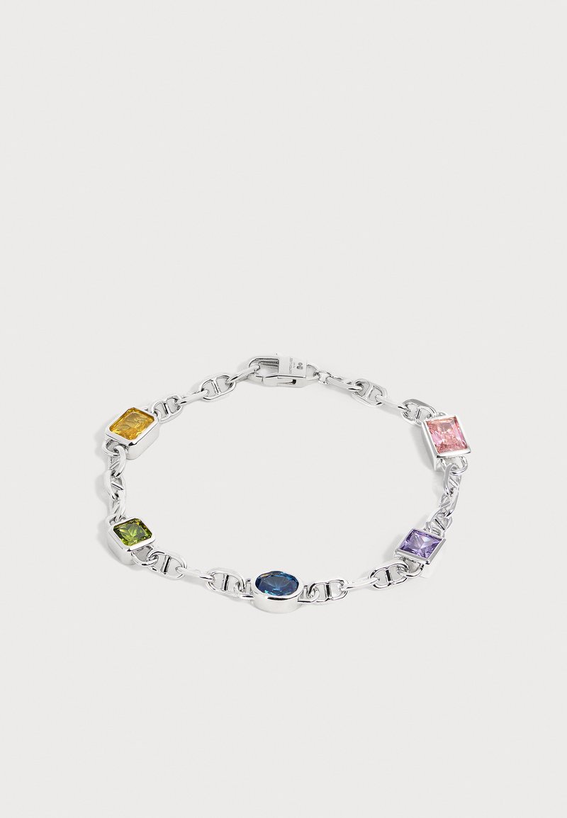 Bracelet chaîne en argent avec des pierres précieuses multicolores rectangulaires et ovales en jaune, vert, bleu, violet et rose sur fond blanc.