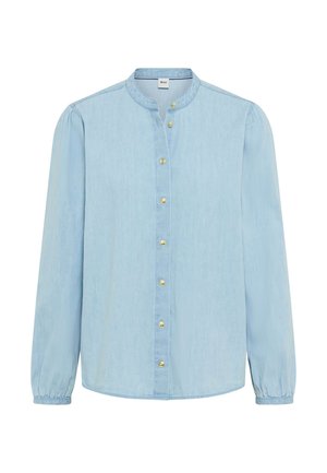 Hellblaue Langarmbluse mit goldenen Knöpfen und rundem Kragen, die leichte Raffungen an Schultern und Manschetten aufweist.