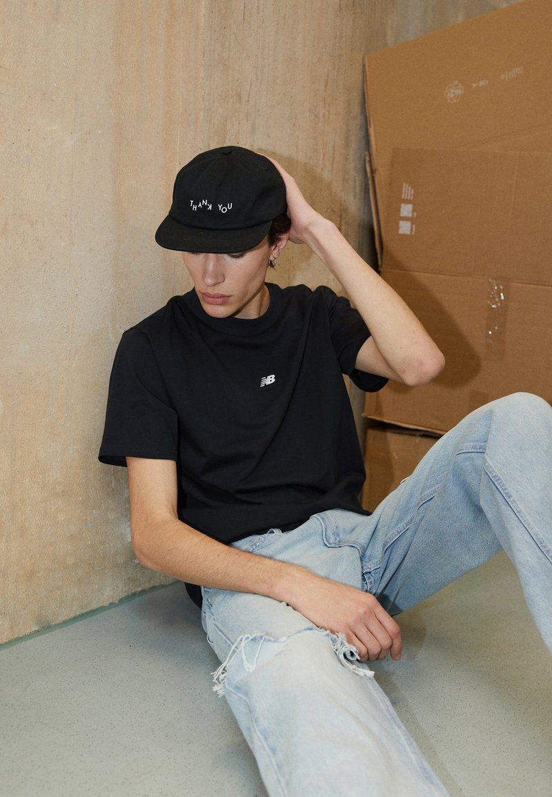 New Balance ATHLETICS GRAPHIC - Printtipaita - black