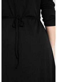 Promiss Sukienka z dżerseju