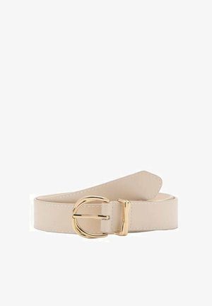 Bež usnjen pas, zavit v zvitek, z zaponko iz zlatega kovinskega polmeseca in pravokotnim zanko na belem ozadju.