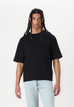 - T-shirt basic