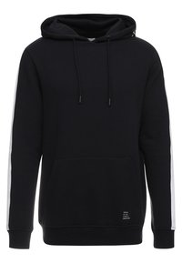 Svart huva sweatshirt med en känguruficka. Har vita sidostrånar och justerbara dragsnören. Tillverkad av mjukt tyg, med ribbade muddar och nederkant.