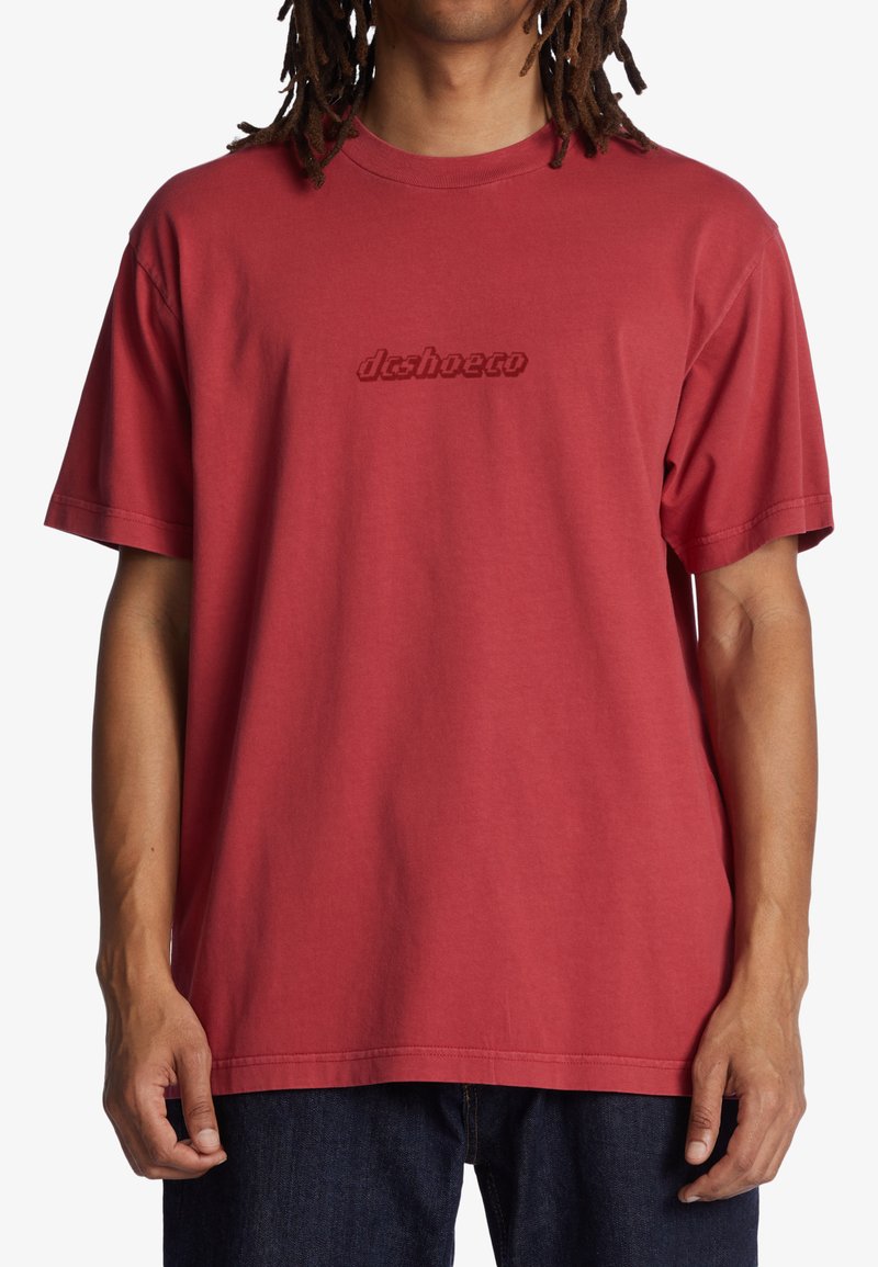 DC Shoes DIGI TONES Tshirt basic earth red enzyme wash/brons