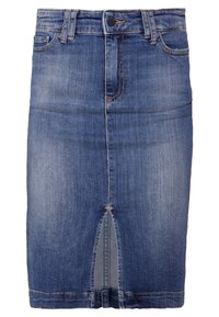 Modrá džínová tužková sukně s předním rozparkem, poutky na pásek, zapínáním na knoflík a detaily včetně světlejšího praní.