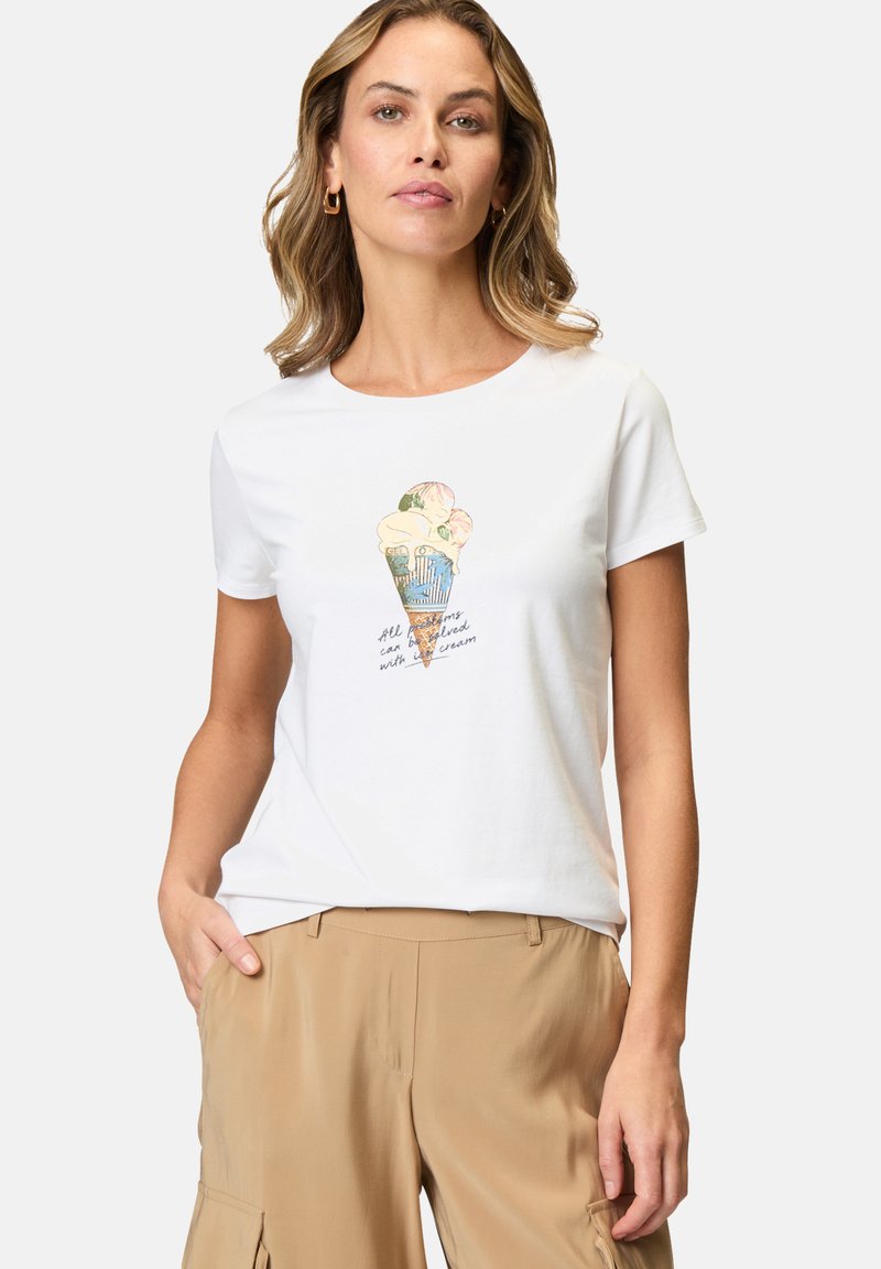 Hvid bomulds t-shirt med et farverigt isvaffel grafik og teksten "Alle drømme kan fyldes med is."