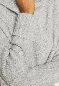 OPUS Sweter