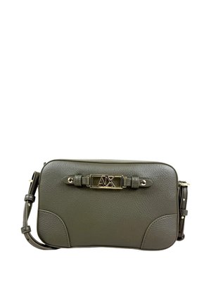 Borsa a tracolla in pelle verde scuro con tracolla regolabile e targhetta con logo "AX" dorata al centro frontale.