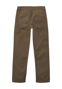 Rjave cargo hlače s ravnim krojem, ki imajo dva zadnja žepa in en stranski žep, narejene iz trpežnega bombažnega blaga.