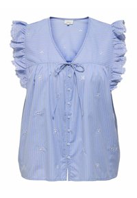 Blusa azzurra chiara con righe verticali bianche, maniche arricciate, ricamo floreale, scollatura a V e un fiocco al collo. Chiusura frontale con bottoni.