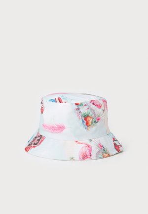 Bucket-Hut mit einem hellblauen Grundton und buntem Tropen-Motiv, einschließlich Flamingos und Palmenblättern, aus leichtem Stoff gefertigt.